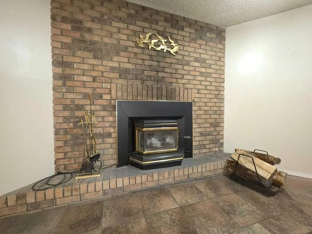 1216 10 Street SE Slave Lake AB T0G 2A3