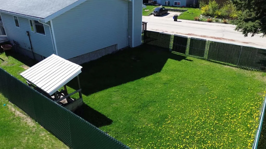 1216 10 Street SE Slave Lake AB T0G 2A3