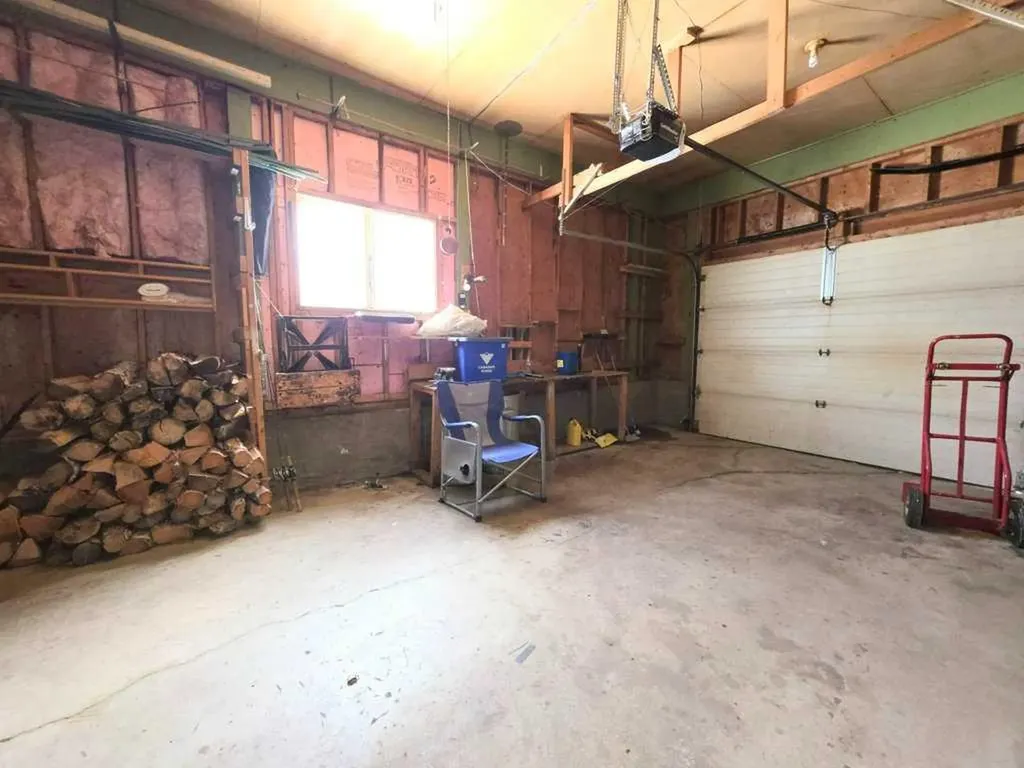 1216 10 Street SE Slave Lake AB T0G 2A3