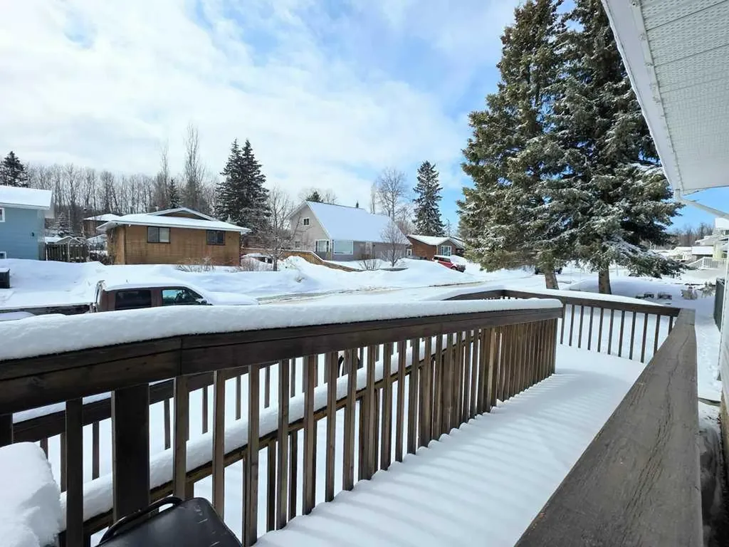 1216 10 Street SE Slave Lake AB T0G 2A3