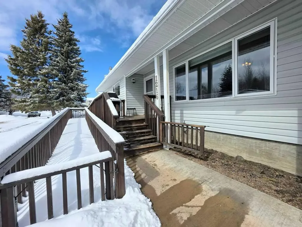 1216 10 Street SE Slave Lake AB T0G 2A3