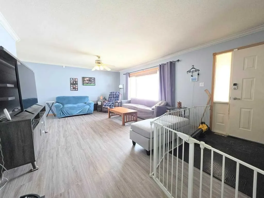 1216 10 Street SE Slave Lake AB T0G 2A3