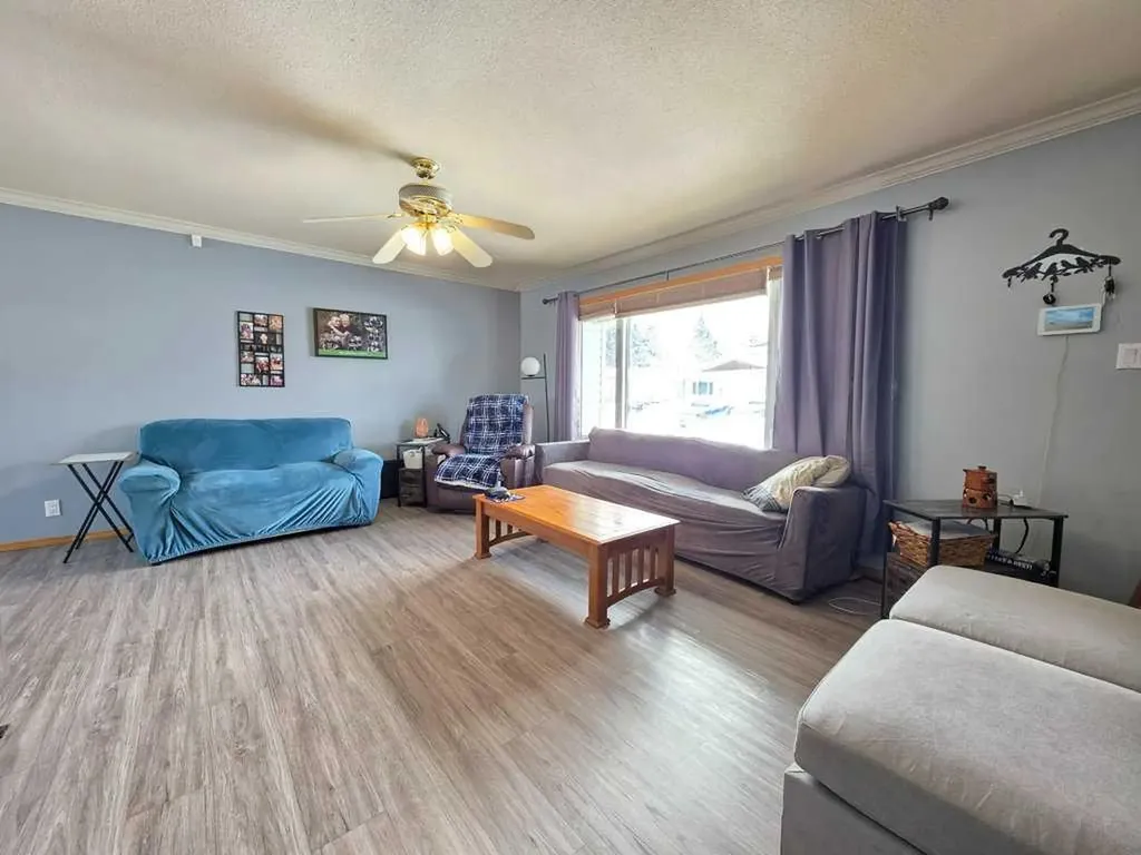 1216 10 Street SE Slave Lake AB T0G 2A3