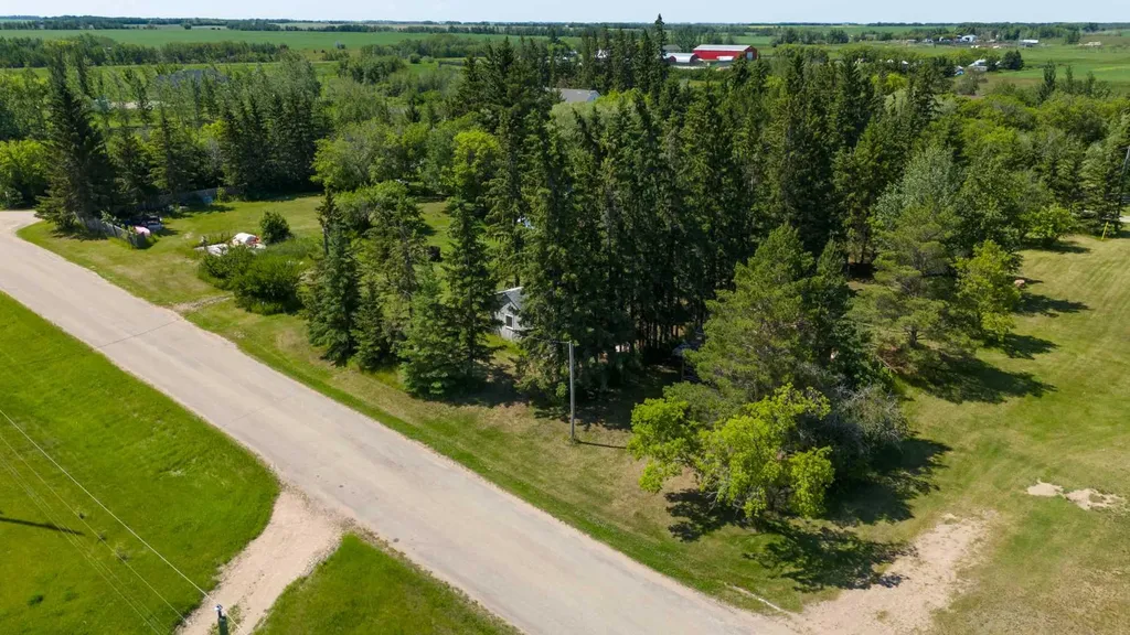 4907-4911 51 Street Streamstown AB T0B 4G0