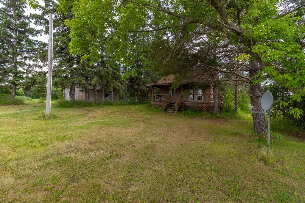 4907-4911 51 Street Streamstown AB T0B 4G0