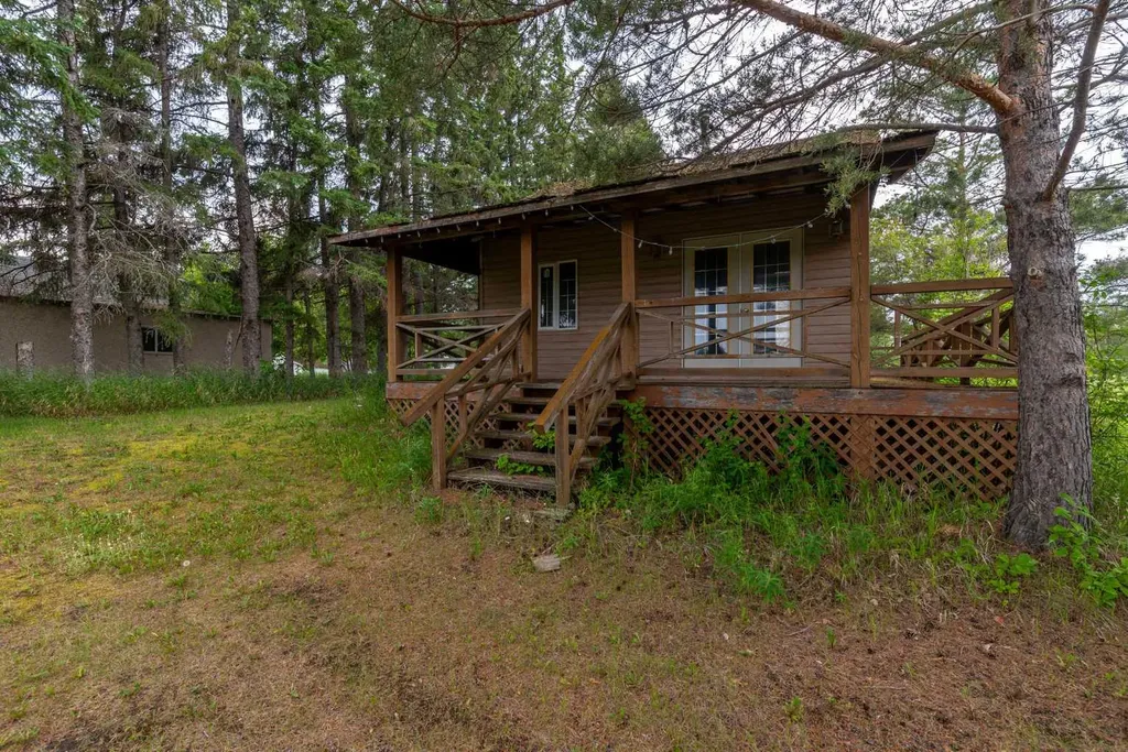 4907-4911 51 Street Streamstown AB T0B 4G0
