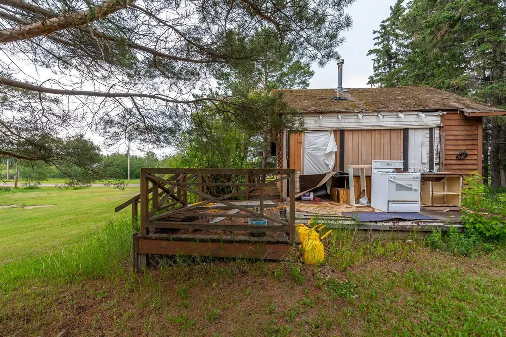 4907-4911 51 Street Streamstown AB T0B 4G0