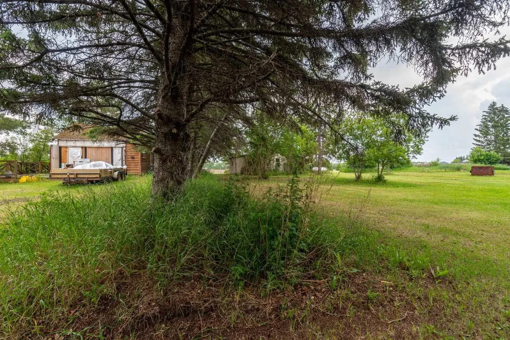 4907-4911 51 Street Streamstown AB T0B 4G0