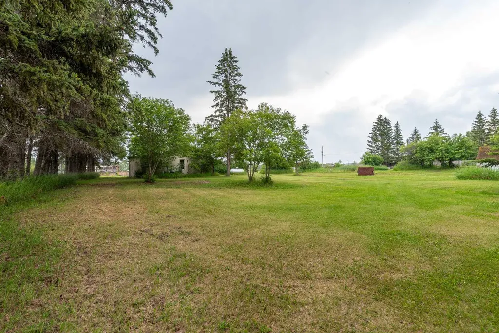4907-4911 51 Street Streamstown AB T0B 4G0