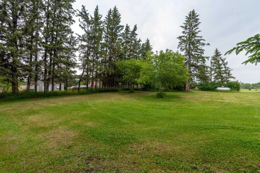 4907-4911 51 Street Streamstown AB T0B 4G0