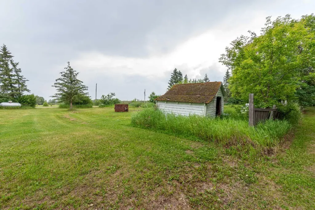 4907-4911 51 Street Streamstown AB T0B 4G0