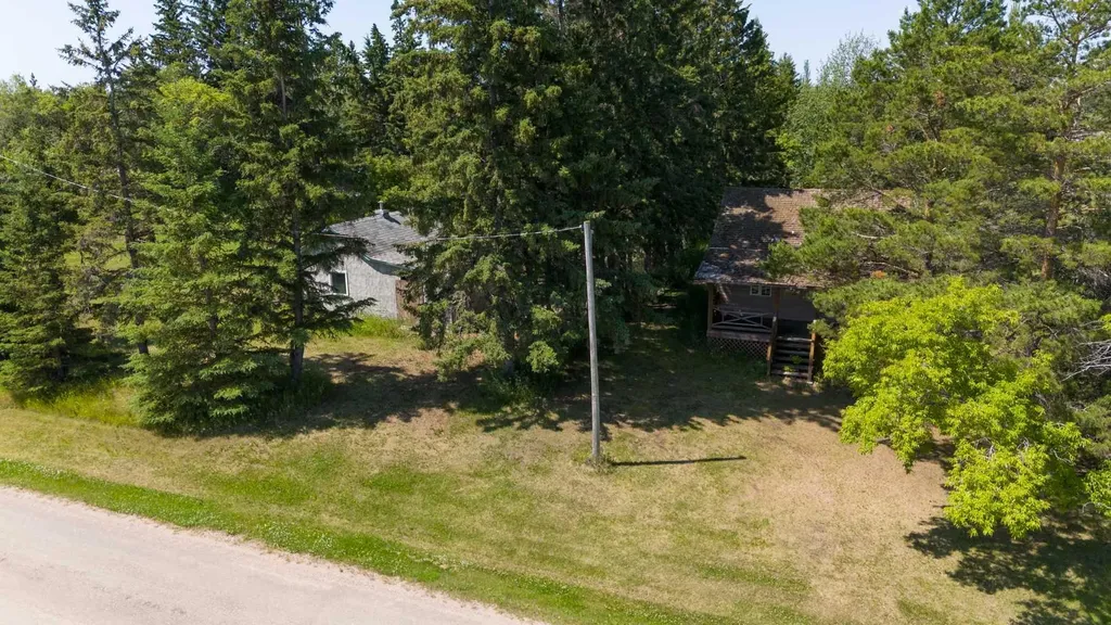 4907-4911 51 Street Streamstown AB T0B 4G0