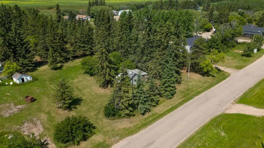 4907-4911 51 Street Streamstown AB T0B 4G0