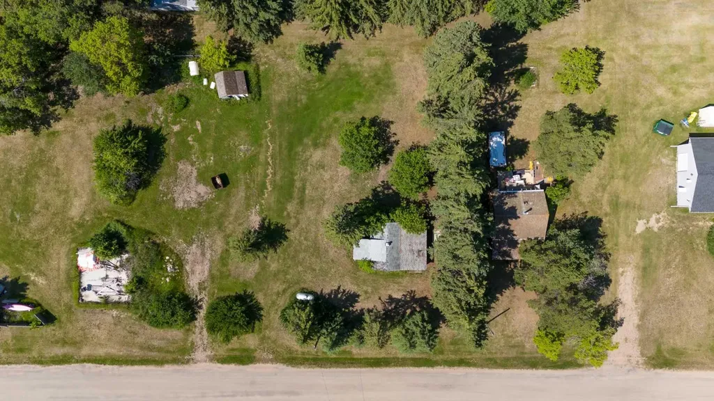 4907-4911 51 Street Streamstown AB T0B 4G0