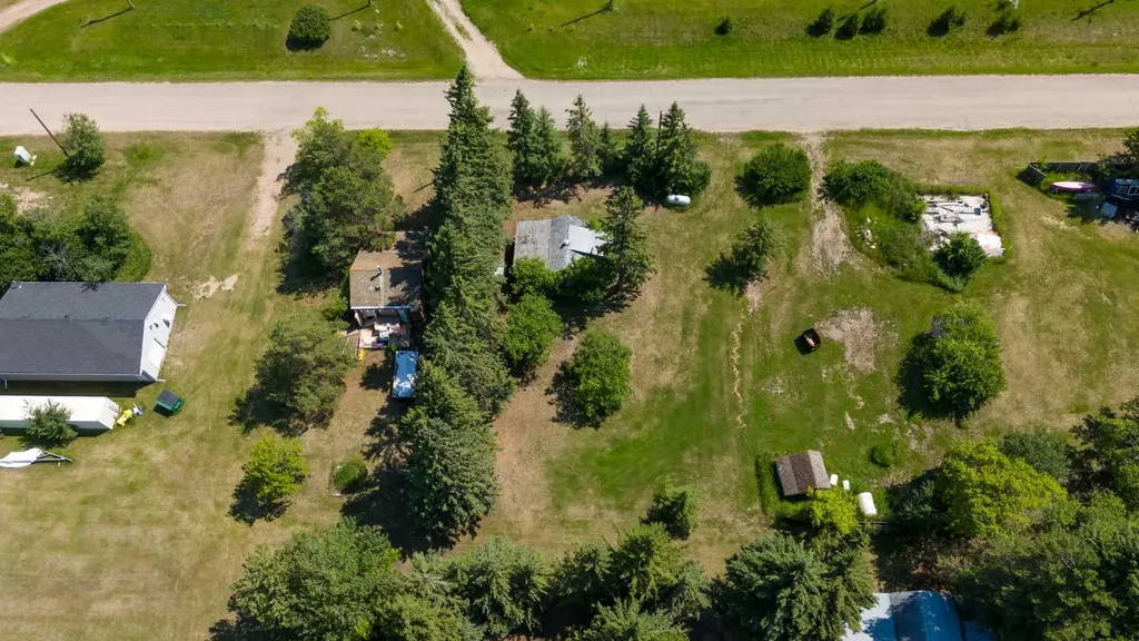 4907-4911 51 Street Streamstown AB T0B 4G0