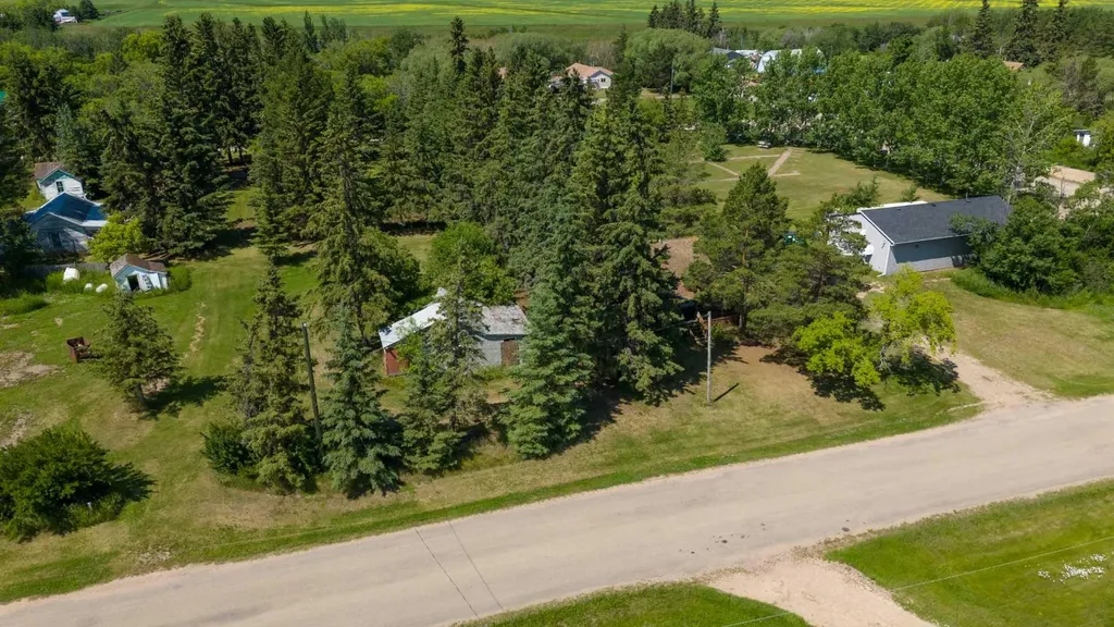 4907-4911 51 Street Streamstown AB T0B 4G0