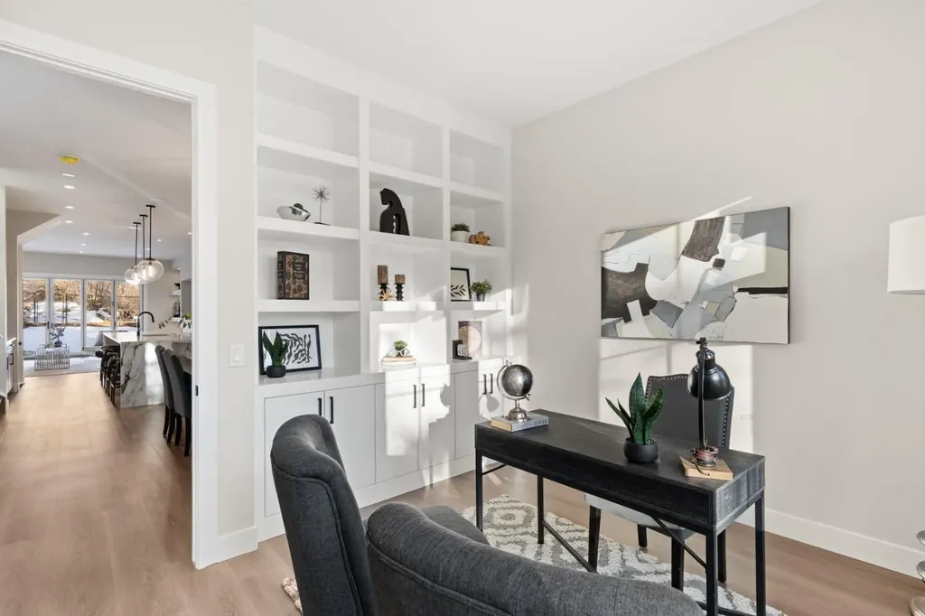 4614 22 Avenue NW Calgary AB T3B 0Y1
