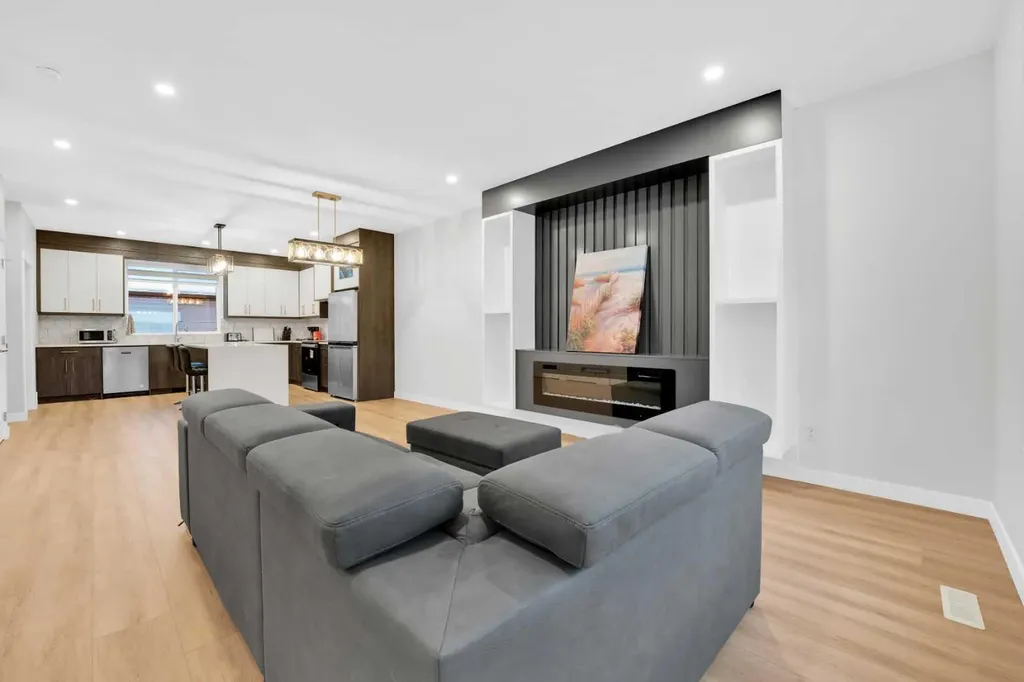 214 99 Avenue SE Calgary AB T2J 0J1