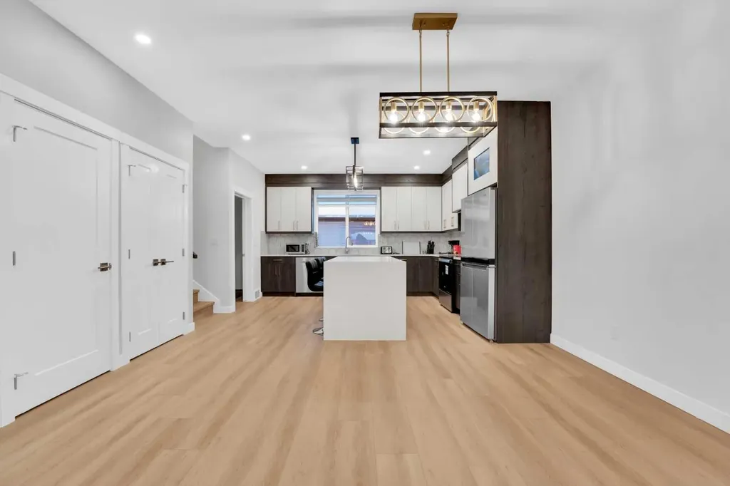 214 99 Avenue SE Calgary AB T2J 0J1