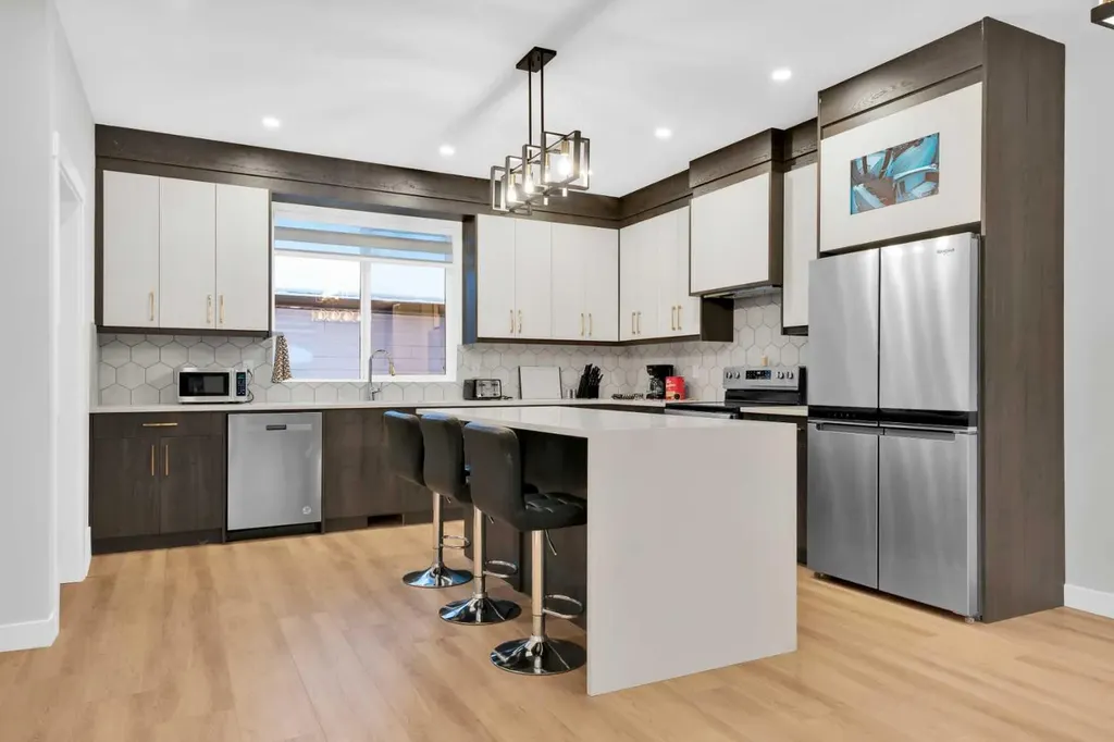 214 99 Avenue SE Calgary AB T2J 0J1