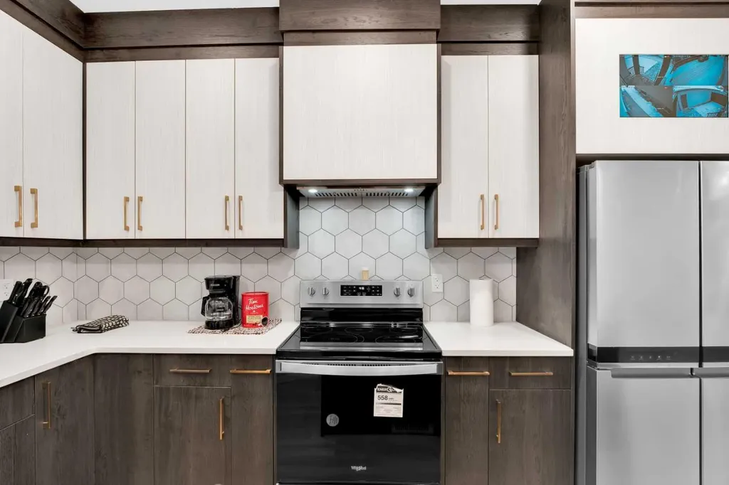 214 99 Avenue SE Calgary AB T2J 0J1
