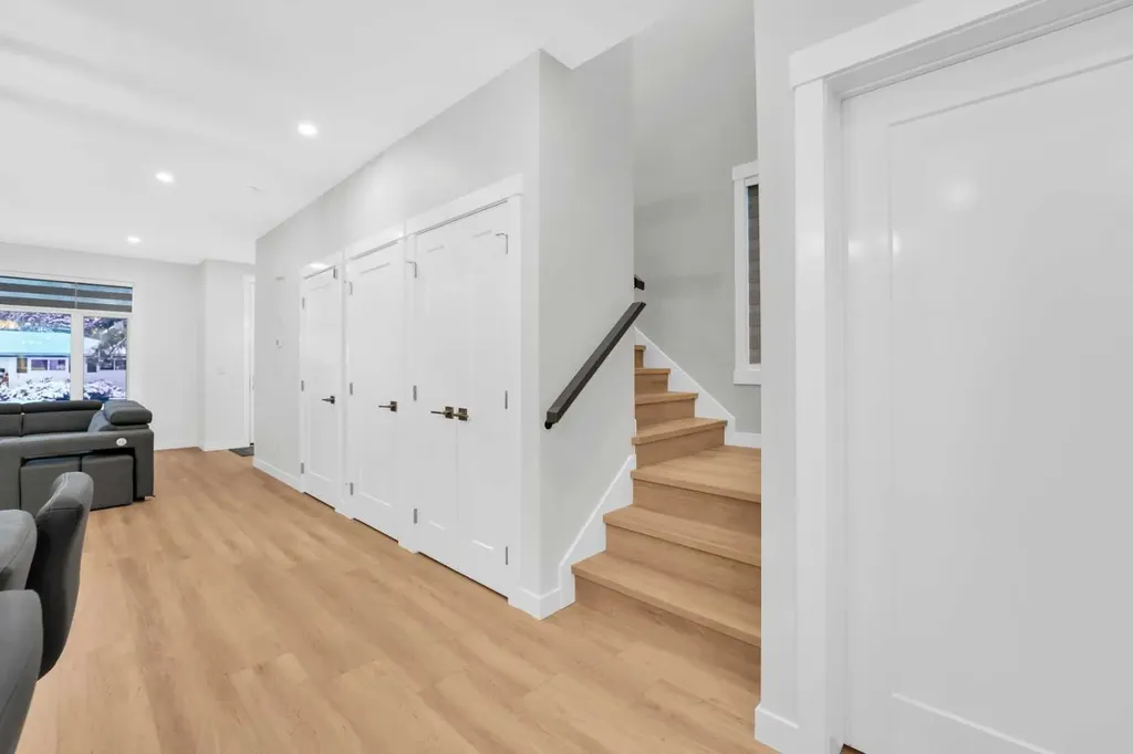 214 99 Avenue SE Calgary AB T2J 0J1