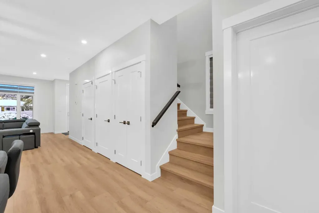 214 99 Avenue SE Calgary AB T2J 0J1