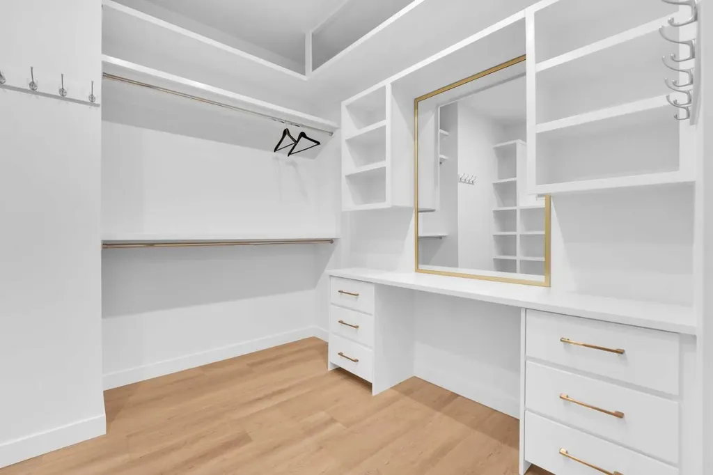 214 99 Avenue SE Calgary AB T2J 0J1