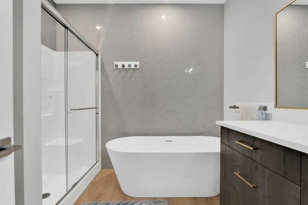 214 99 Avenue SE Calgary AB T2J 0J1