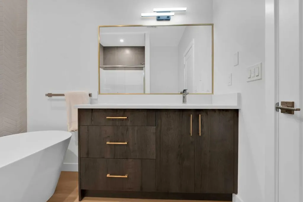 214 99 Avenue SE Calgary AB T2J 0J1