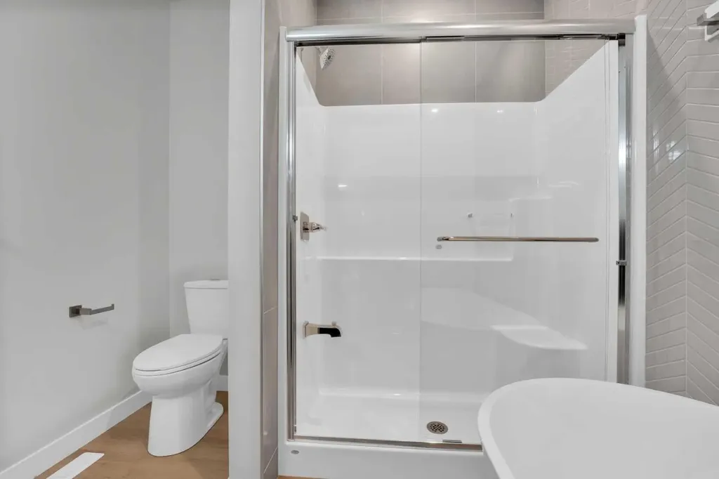 214 99 Avenue SE Calgary AB T2J 0J1