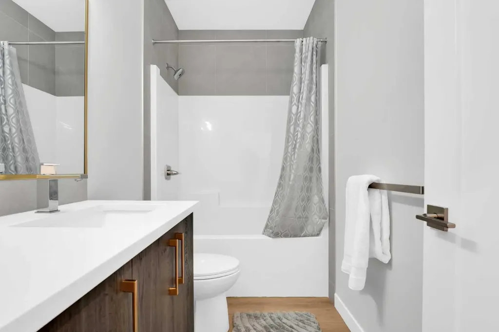214 99 Avenue SE Calgary AB T2J 0J1