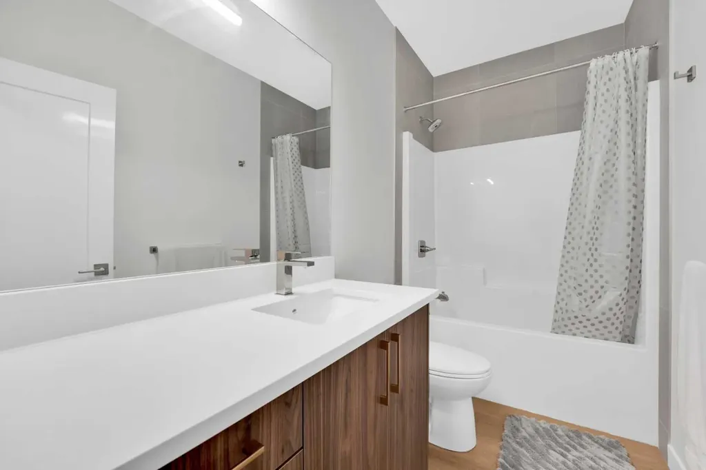 214 99 Avenue SE Calgary AB T2J 0J1