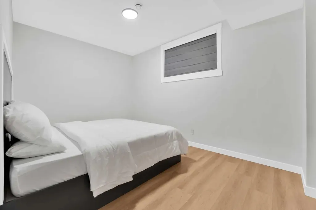 214 99 Avenue SE Calgary AB T2J 0J1