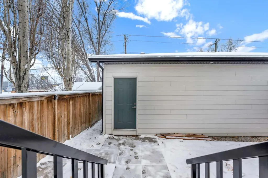 214 99 Avenue SE Calgary AB T2J 0J1