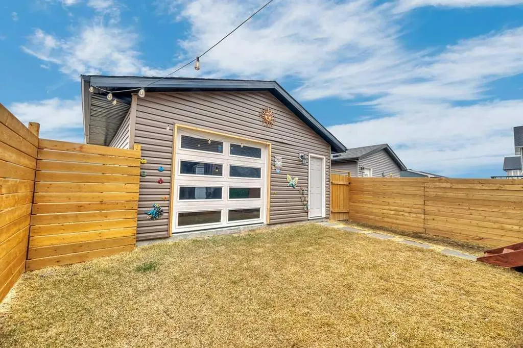 141 Knight Avenue Crossfield AB T0M 0S0