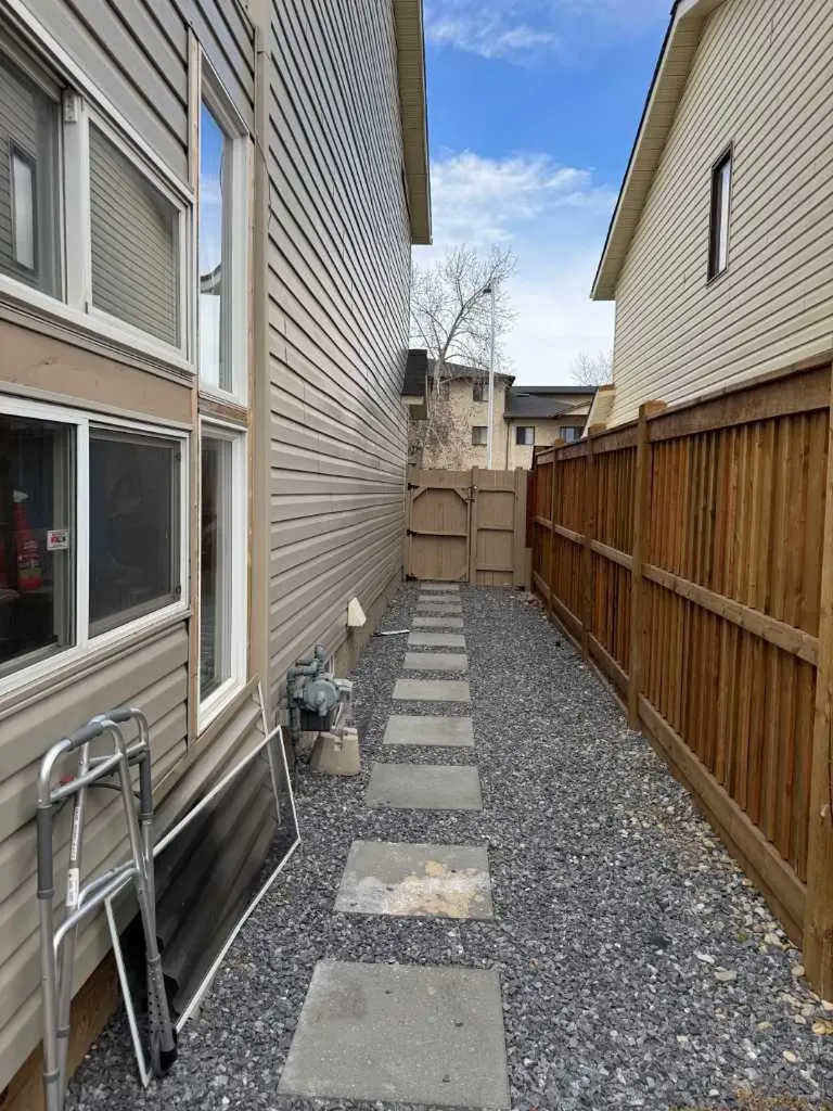 371 Falshire Drive NE Calgary AB T3J 1T8