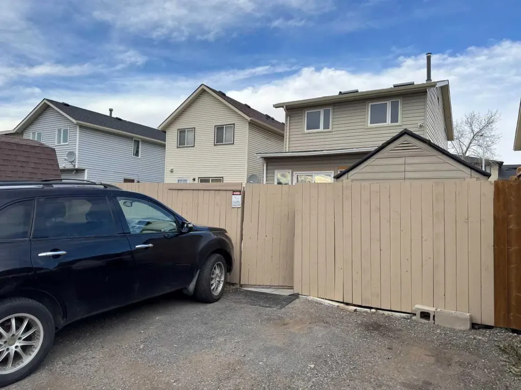 371 Falshire Drive NE Calgary AB T3J 1T8