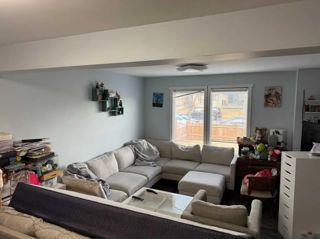371 Falshire Drive NE Calgary AB T3J 1T8
