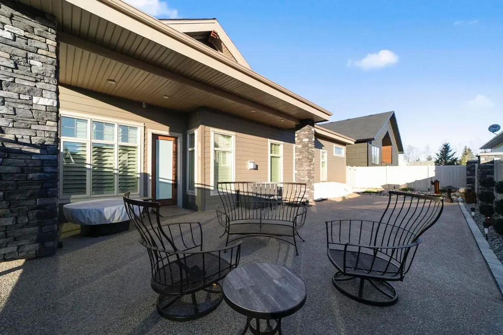 2903 61 Street Close Camrose AB T4V 5J5
