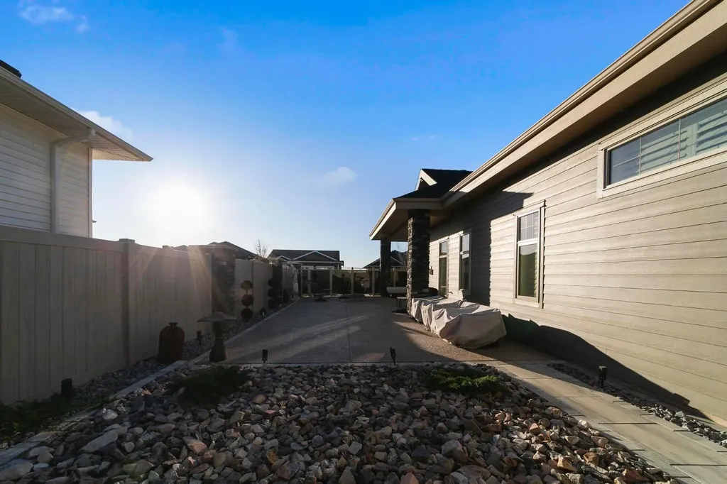 2903 61 Street Close Camrose AB T4V 5J5
