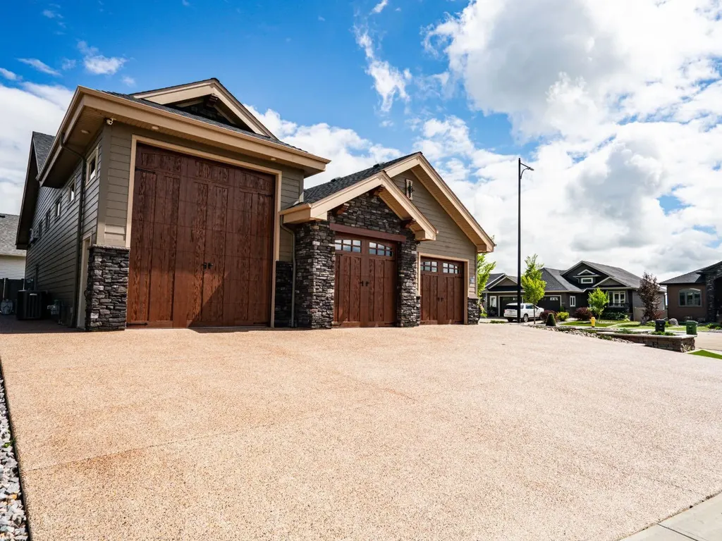 2903 61 Street Close Camrose AB T4V 5J5