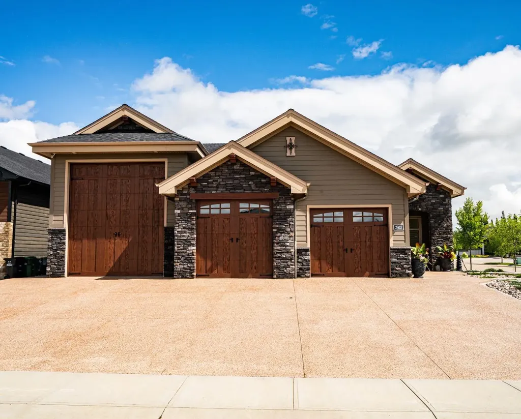 2903 61 Street Close Camrose AB T4V 5J5