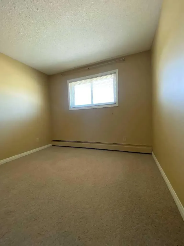 8601 22 Avenue Coleman AB T0K 0M0