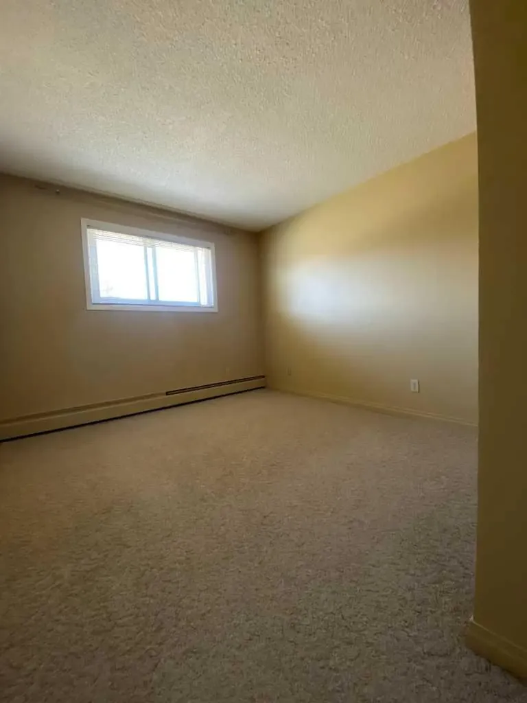 8601 22 Avenue Coleman AB T0K 0M0