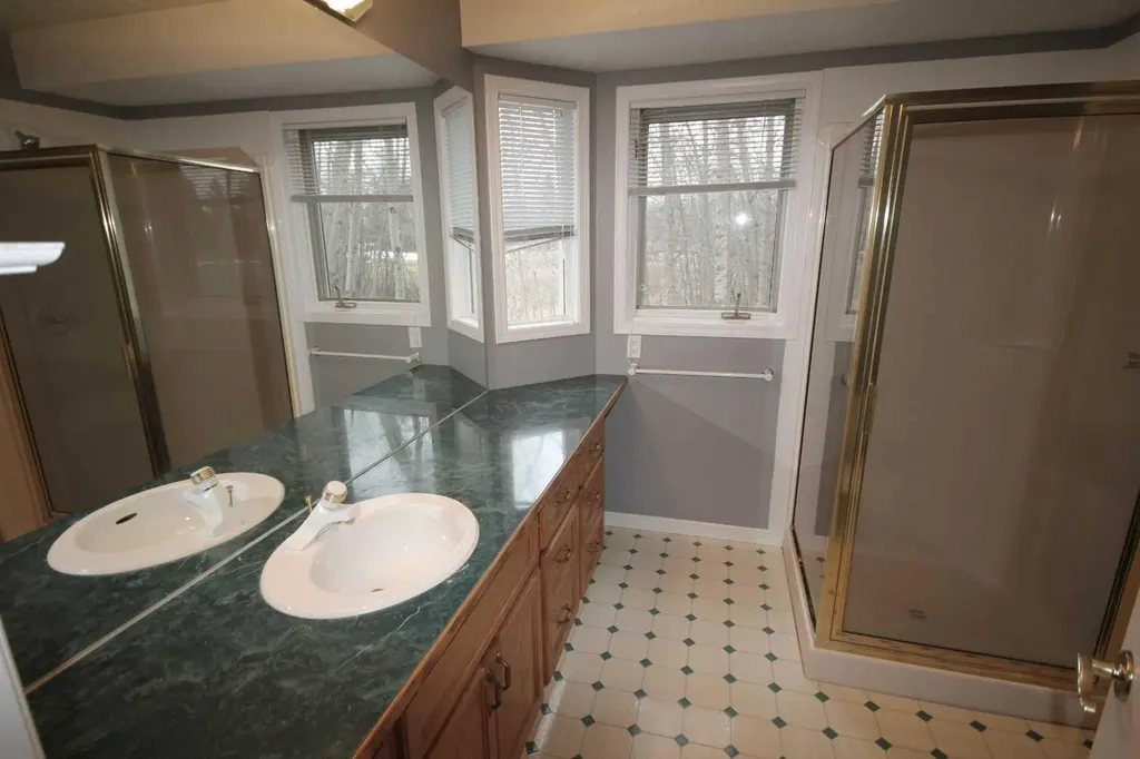 25 Willow Springs Crescent Sylvan Lake AB T4S 1G1