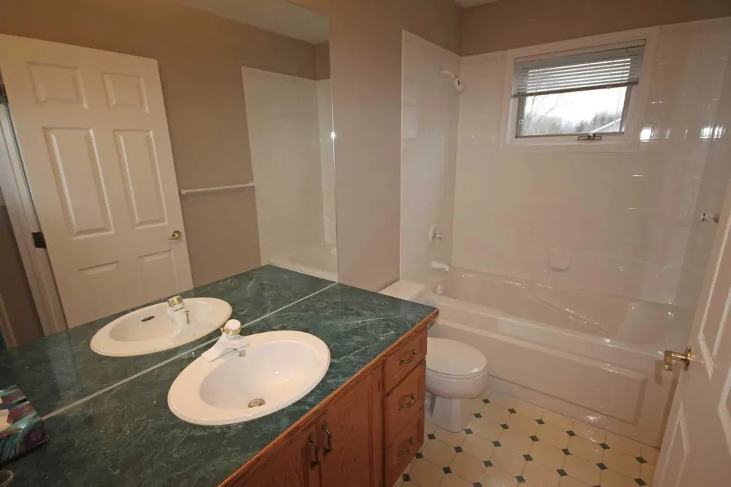 25 Willow Springs Crescent Sylvan Lake AB T4S 1G1