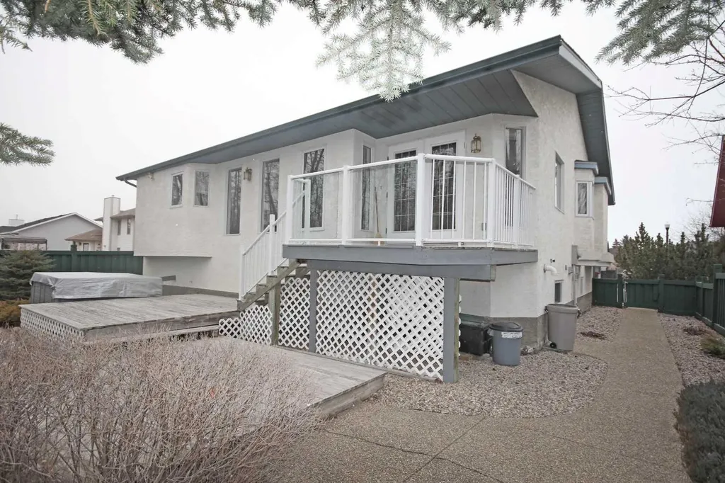 25 Willow Springs Crescent Sylvan Lake AB T4S 1G1