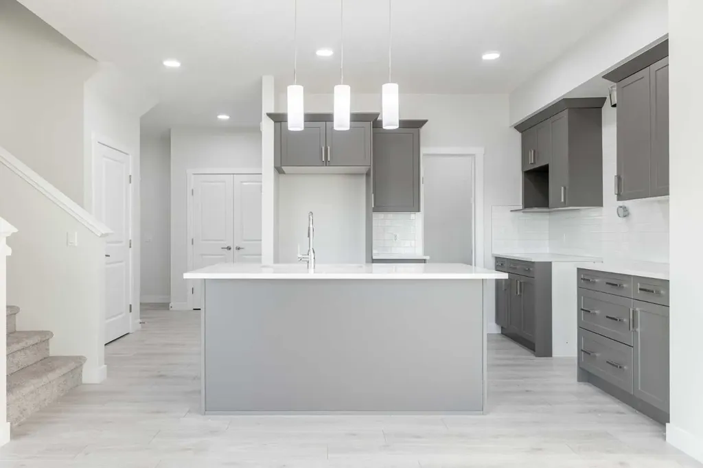 385 Sora Park SE Calgary AB T3S 0L6