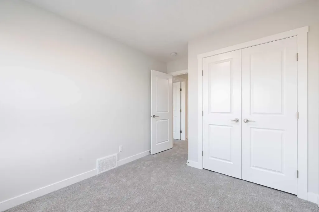 385 Sora Park SE Calgary AB T3S 0L6